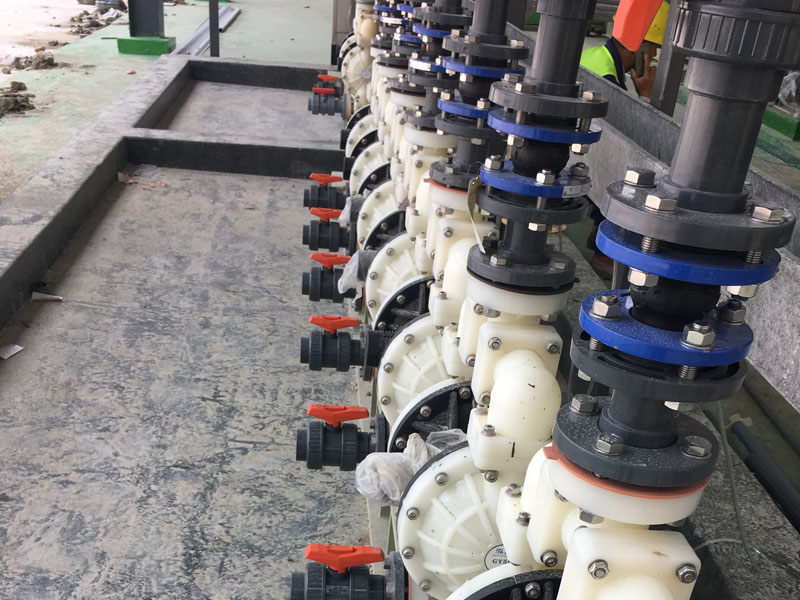 Advantages and disadvantages of fluoroplastic submerged pumps